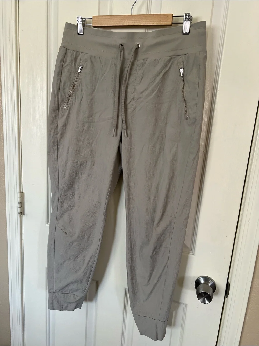 Athleta Trekkie North Jogger Pants Size 12 Taupe Zip Pockets